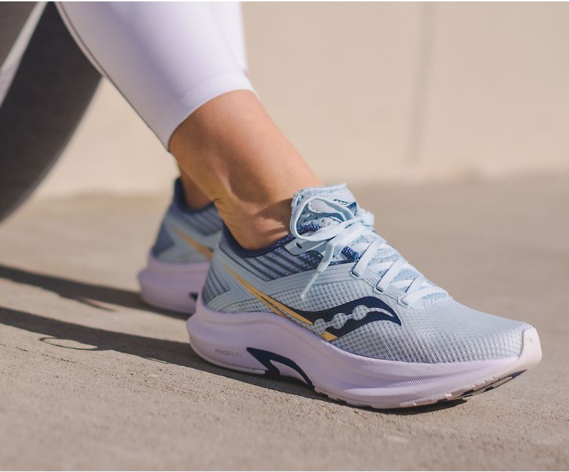 Black / White Women's Saucony Axon Running Shoes | AYXNO1275