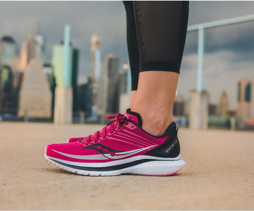 Pink / Silver Women's Saucony Kinvara 12 Running Shoes | RIZLD4673