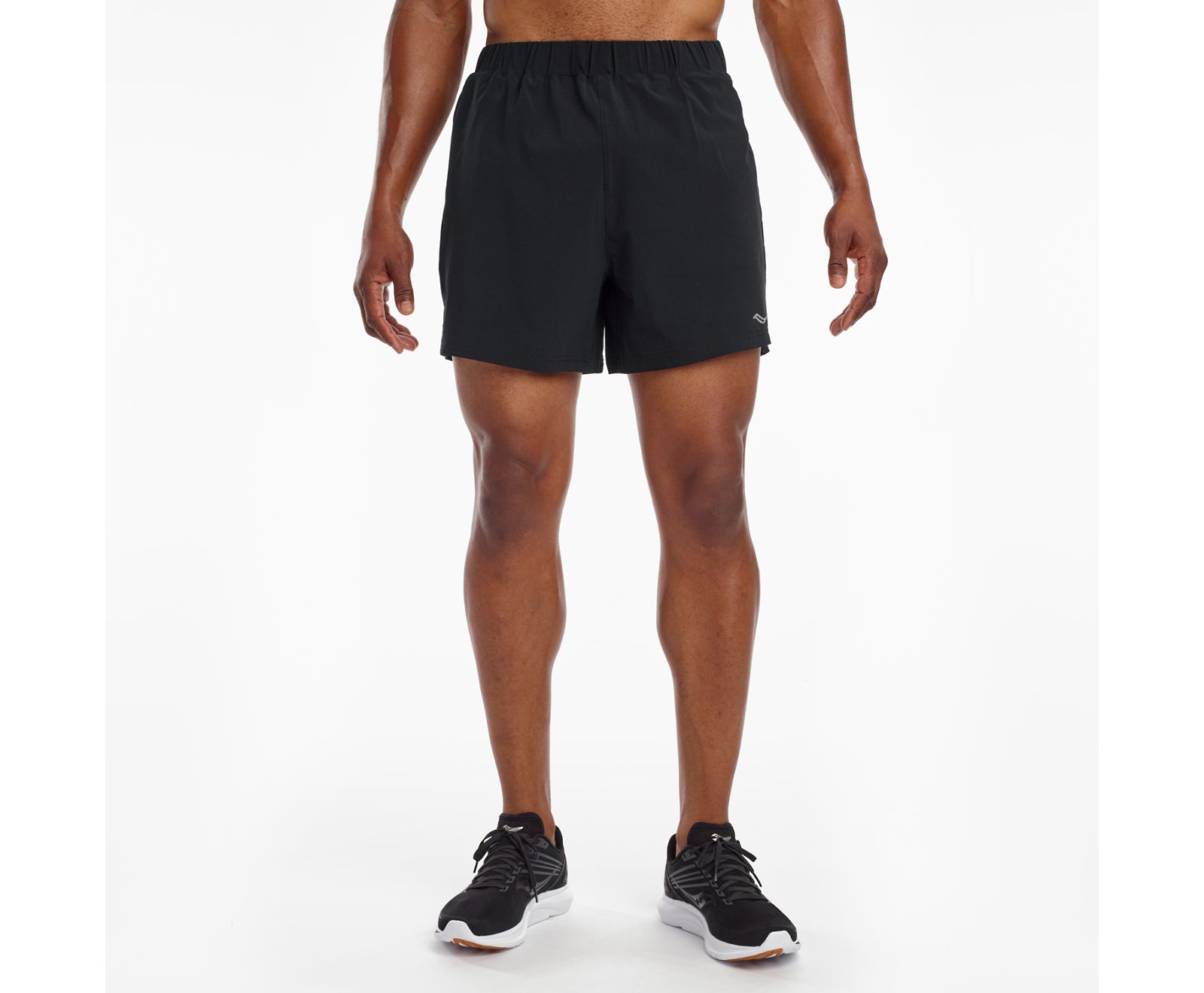 Black Men's Saucony Outpace 5" Shorts | TSGHD4519